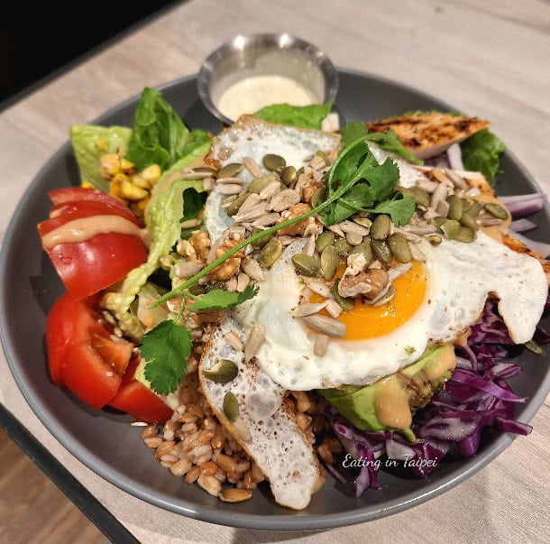 gonnaEAT baja chicken and avocado salad