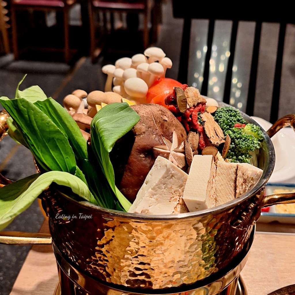 Just Sleep Tainan mini hot pot Chinese herb and veg 1