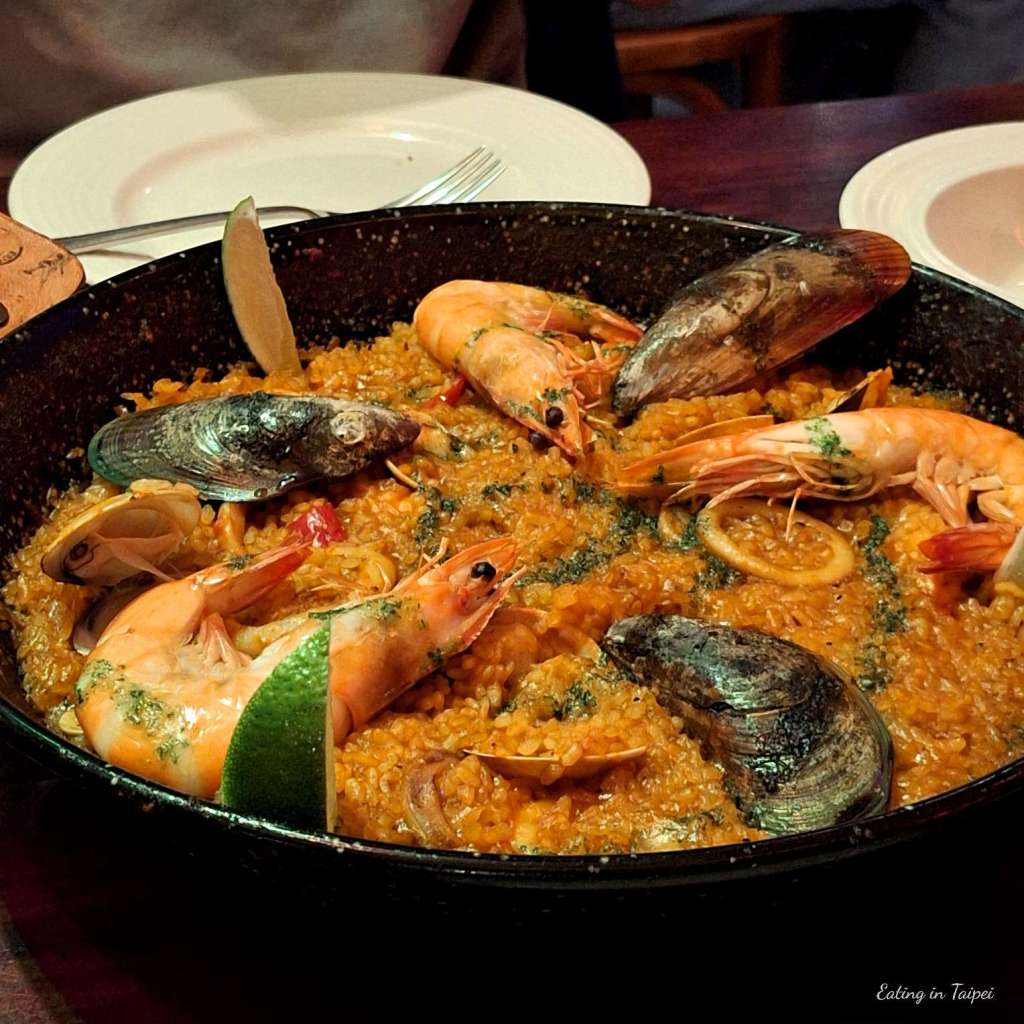 La Caja de Musica Spanish restaurant seafood rice paella
