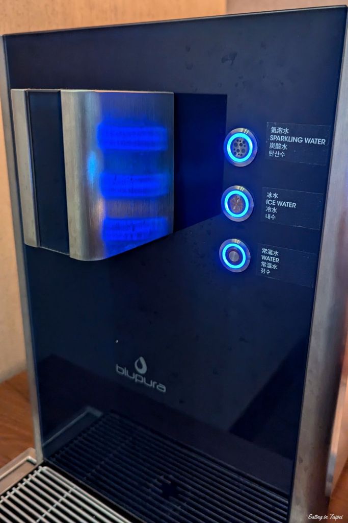 Silks Place Tainan Junior Family Suite water dispenser