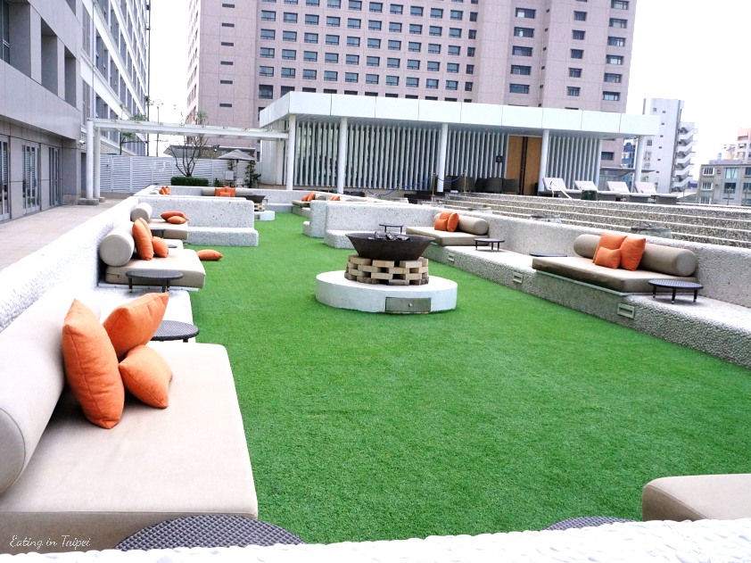 Silks Place Tainan outdoor swimming pool