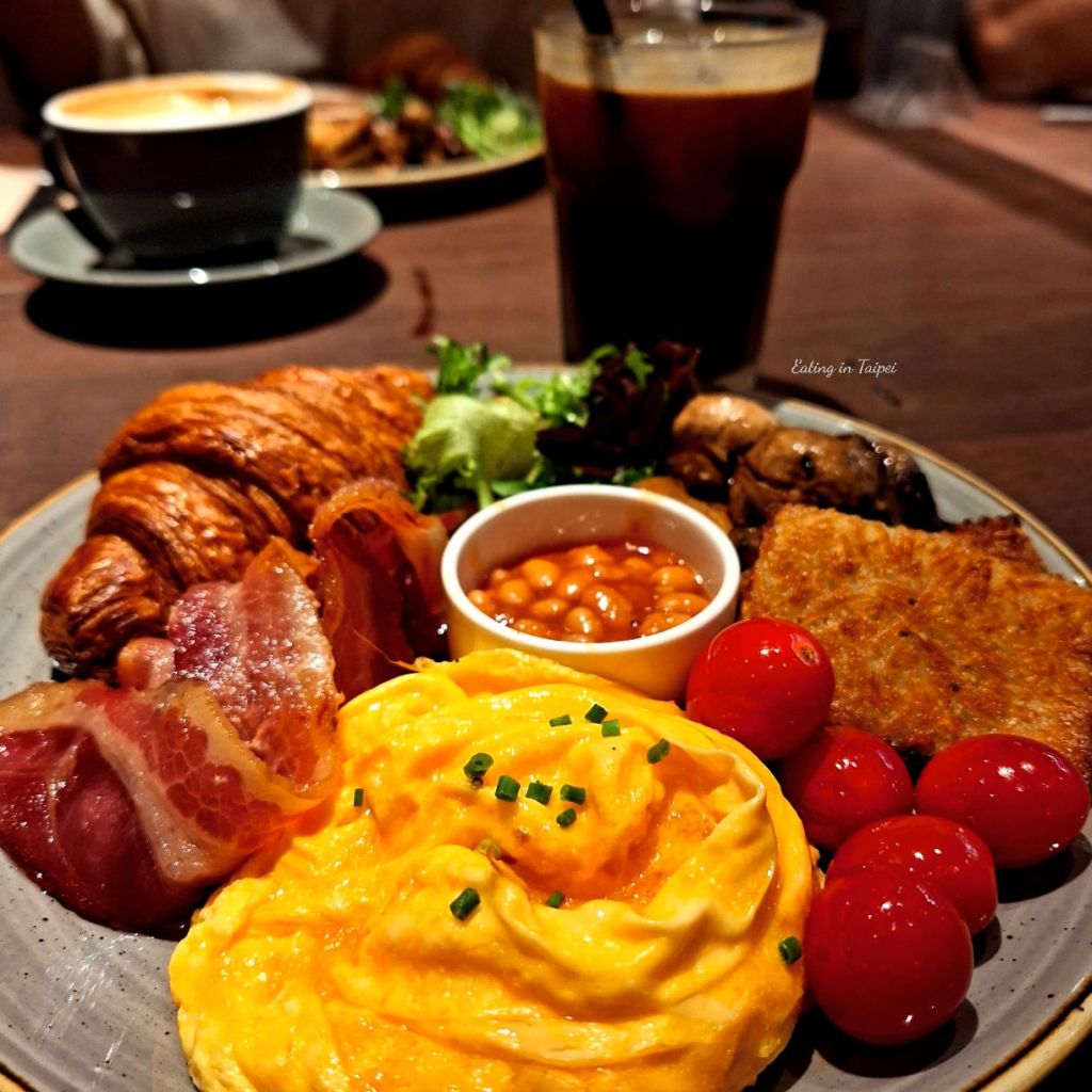 Supranormal bakery cafe aussie style big brekkie bacon 2