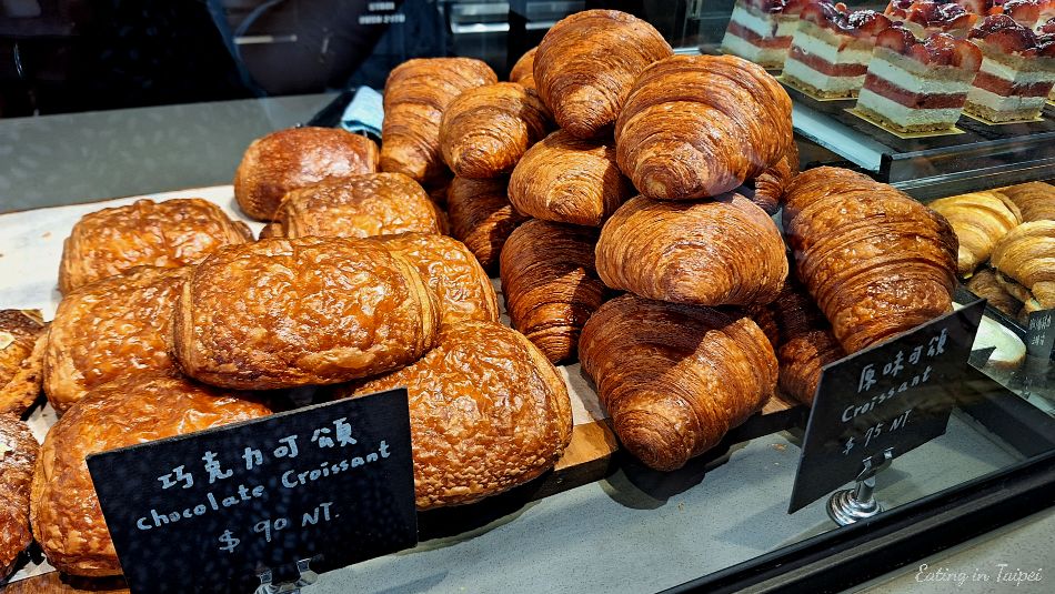 Supranormal bakery cafe bread