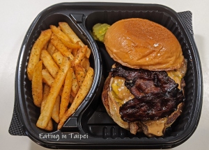 taipei restaurant mancave elvis burger 1 1